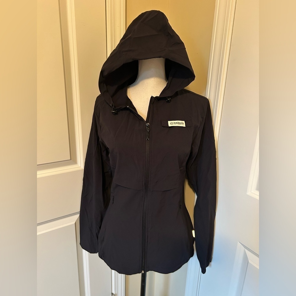 Magellan Outdoors black woman’s fishing overcast windbreaker rain jacket